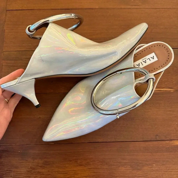 ALAIA 55MM LEATHER POINTY-TOE MULES WITH ANKLE STRAP IN WHITE - Picture 8 of 8